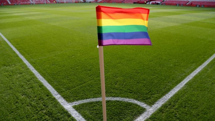 Estádios não são mais área livre para homofóbicos
